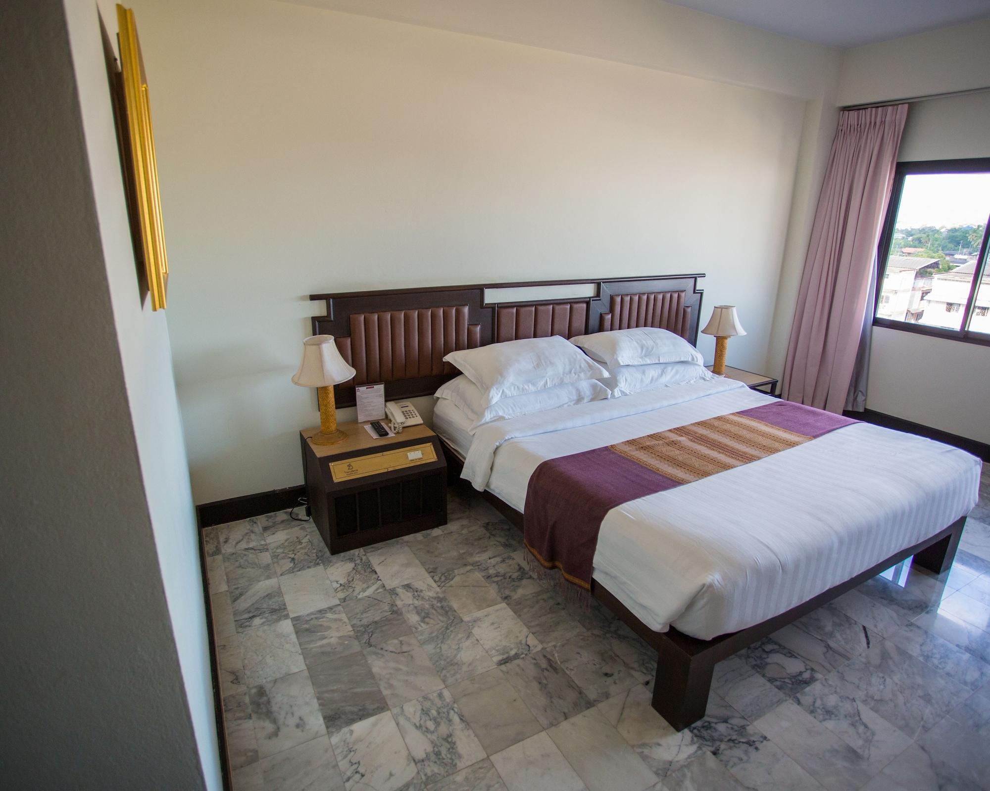 Seeharaj Hotel Uttaradit Zewnętrze zdjęcie
